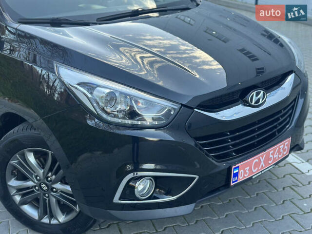 Черный Хендай их35, объемом двигателя 2 л и пробегом 237 тыс. км за 15150 $, фото 3 на Automoto.ua