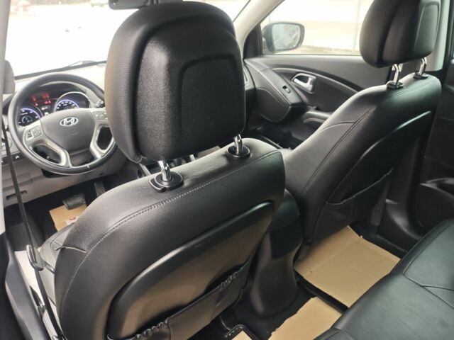 Черный Хендай их35, объемом двигателя 2 л и пробегом 203 тыс. км за 13750 $, фото 12 на Automoto.ua