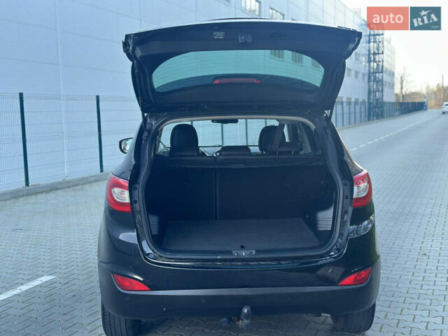 Черный Хендай их35, объемом двигателя 2 л и пробегом 237 тыс. км за 15150 $, фото 27 на Automoto.ua