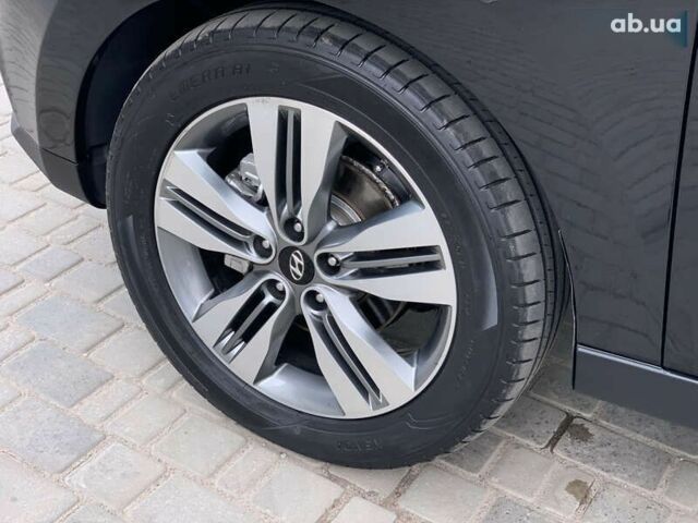 Черный Хендай их35, объемом двигателя 2 л и пробегом 214 тыс. км за 14999 $, фото 12 на Automoto.ua