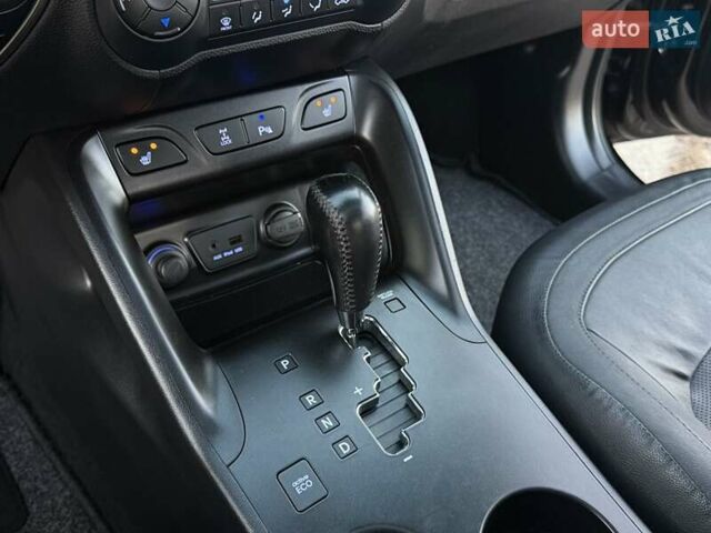 Черный Хендай их35, объемом двигателя 2 л и пробегом 182 тыс. км за 14650 $, фото 78 на Automoto.ua