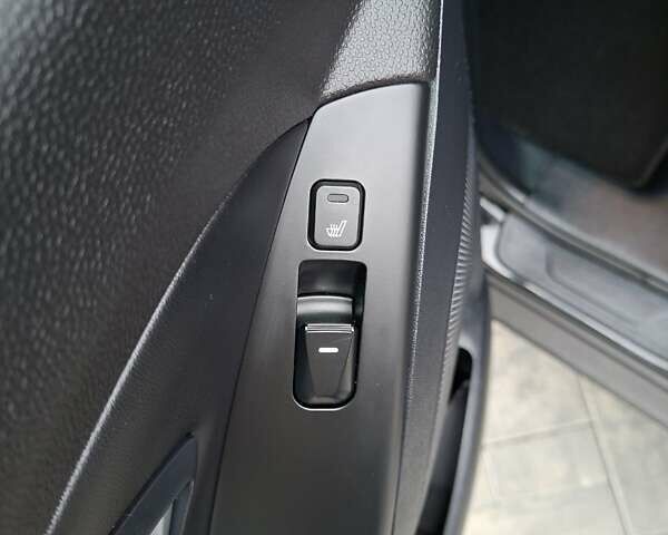Черный Хендай их35, объемом двигателя 2 л и пробегом 237 тыс. км за 15600 $, фото 12 на Automoto.ua