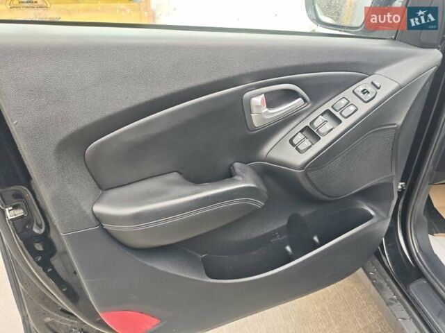 Чорний Хендай іх35, об'ємом двигуна 2 л та пробігом 203 тис. км за 13850 $, фото 33 на Automoto.ua