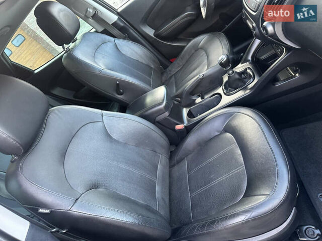 Чорний Хендай іх35, об'ємом двигуна 2 л та пробігом 230 тис. км за 13400 $, фото 61 на Automoto.ua