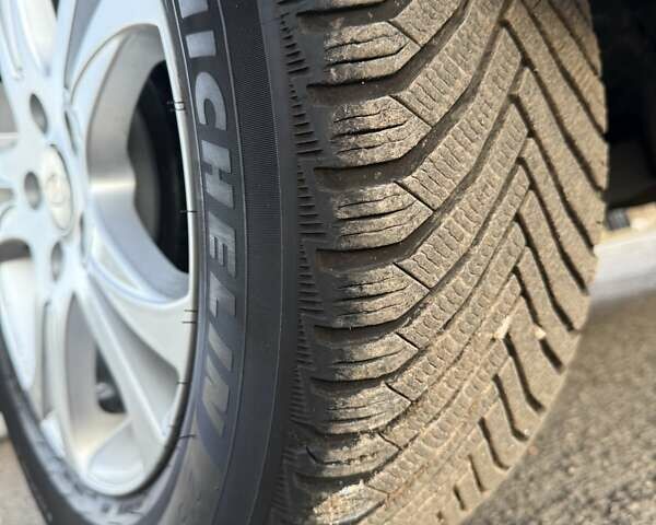 Черный Хендай их35, объемом двигателя 2 л и пробегом 182 тыс. км за 14650 $, фото 84 на Automoto.ua