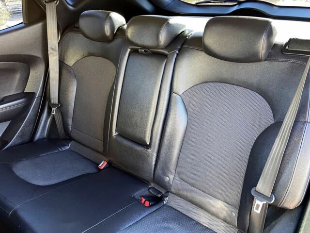 Черный Хендай их35, объемом двигателя 1.7 л и пробегом 189 тыс. км за 8900 $, фото 17 на Automoto.ua