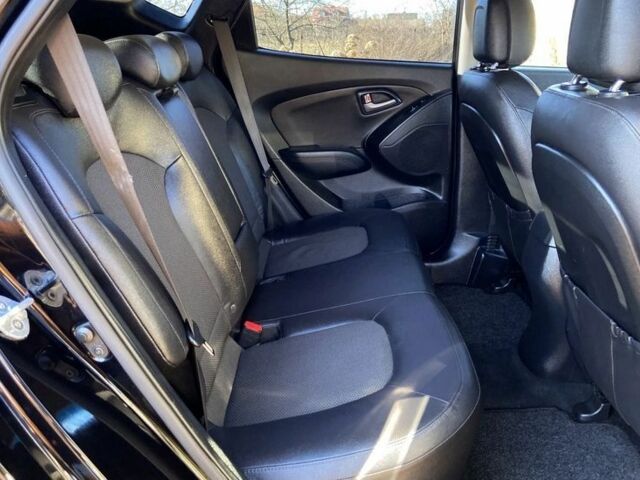 Черный Хендай их35, объемом двигателя 1.7 л и пробегом 189 тыс. км за 8900 $, фото 12 на Automoto.ua