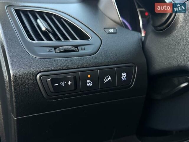 Черный Хендай их35, объемом двигателя 2 л и пробегом 182 тыс. км за 14650 $, фото 70 на Automoto.ua