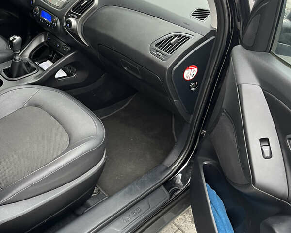 Черный Хендай их35, объемом двигателя 1.69 л и пробегом 167 тыс. км за 13200 $, фото 9 на Automoto.ua