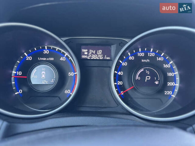 Черный Хендай их35, объемом двигателя 2 л и пробегом 237 тыс. км за 15150 $, фото 24 на Automoto.ua