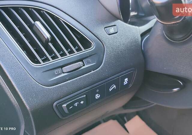 Чорний Хендай іх35, об'ємом двигуна 2 л та пробігом 203 тис. км за 13750 $, фото 11 на Automoto.ua