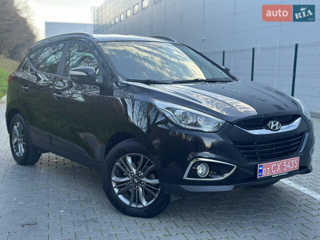 Черный Хендай их35, объемом двигателя 2 л и пробегом 237 тыс. км за 15150 $, фото 2 на Automoto.ua
