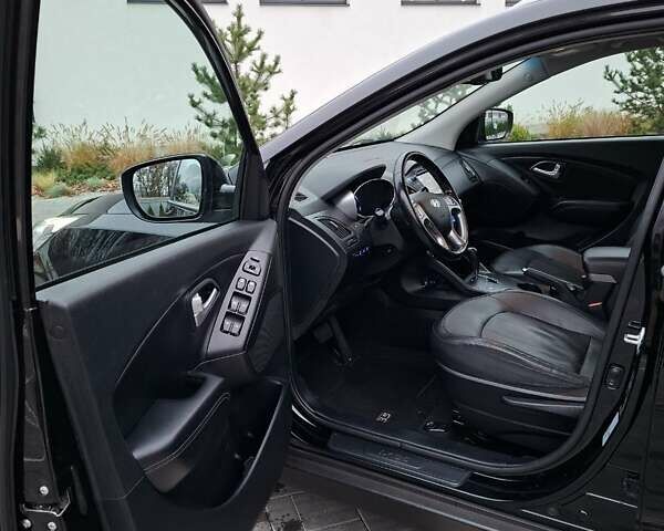 Черный Хендай их35, объемом двигателя 2 л и пробегом 237 тыс. км за 15600 $, фото 26 на Automoto.ua