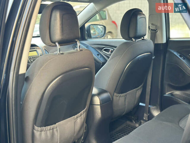Черный Хендай их35, объемом двигателя 2 л и пробегом 96 тыс. км за 11950 $, фото 49 на Automoto.ua
