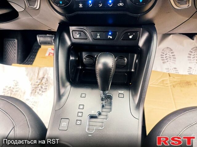 Чорний Хендай іх35, об'ємом двигуна 2 л та пробігом 203 тис. км за 13500 $, фото 11 на Automoto.ua