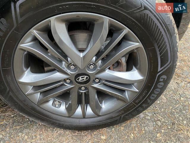 Чорний Хендай іх35, об'ємом двигуна 2 л та пробігом 160 тис. км за 15599 $, фото 105 на Automoto.ua