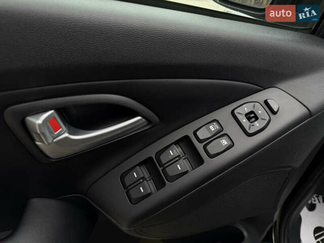 Чорний Хендай іх35, об'ємом двигуна 2 л та пробігом 240 тис. км за 15499 $, фото 17 на Automoto.ua