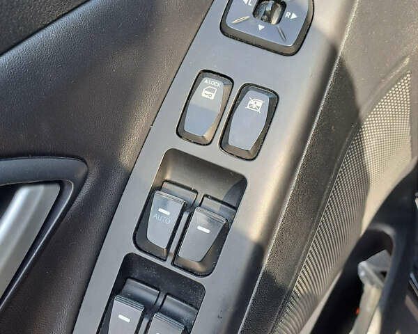 Черный Хендай их35, объемом двигателя 2 л и пробегом 173 тыс. км за 16500 $, фото 9 на Automoto.ua