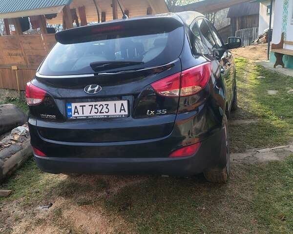 Черный Хендай их35, объемом двигателя 1.7 л и пробегом 165 тыс. км за 15250 $, фото 4 на Automoto.ua