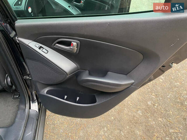 Чорний Хендай іх35, об'ємом двигуна 2 л та пробігом 160 тис. км за 15599 $, фото 61 на Automoto.ua