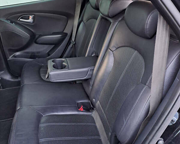 Черный Хендай их35, объемом двигателя 2 л и пробегом 173 тыс. км за 16500 $, фото 6 на Automoto.ua