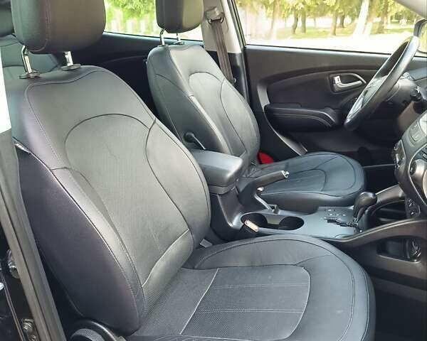 Черный Хендай их35, объемом двигателя 2 л и пробегом 207 тыс. км за 15750 $, фото 75 на Automoto.ua