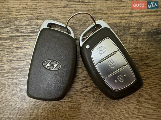 Черный Хендай их35, объемом двигателя 2 л и пробегом 104 тыс. км за 17299 $, фото 76 на Automoto.ua