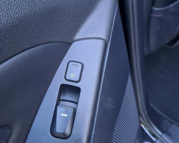 Черный Хендай их35, объемом двигателя 2 л и пробегом 173 тыс. км за 16500 $, фото 11 на Automoto.ua