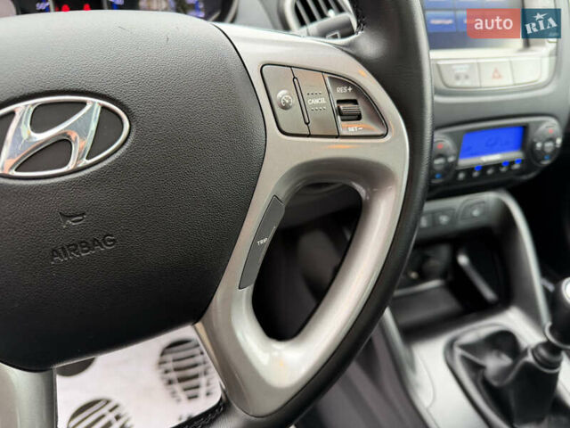 Чорний Хендай іх35, об'ємом двигуна 2 л та пробігом 240 тис. км за 15800 $, фото 37 на Automoto.ua