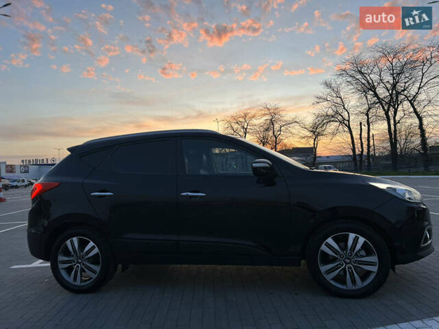 Черный Хендай их35, объемом двигателя 2 л и пробегом 179 тыс. км за 16500 $, фото 1 на Automoto.ua