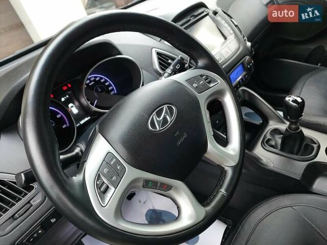 Черный Хендай их35, объемом двигателя 2 л и пробегом 152 тыс. км за 14950 $, фото 42 на Automoto.ua