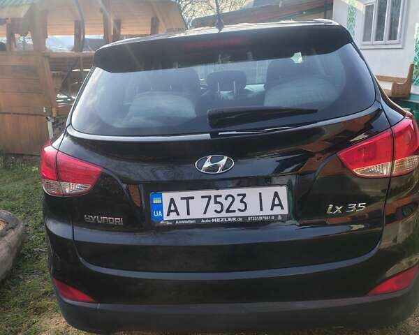 Черный Хендай их35, объемом двигателя 1.7 л и пробегом 165 тыс. км за 15250 $, фото 5 на Automoto.ua