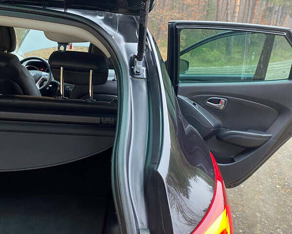 Чорний Хендай іх35, об'ємом двигуна 2 л та пробігом 160 тис. км за 15599 $, фото 88 на Automoto.ua