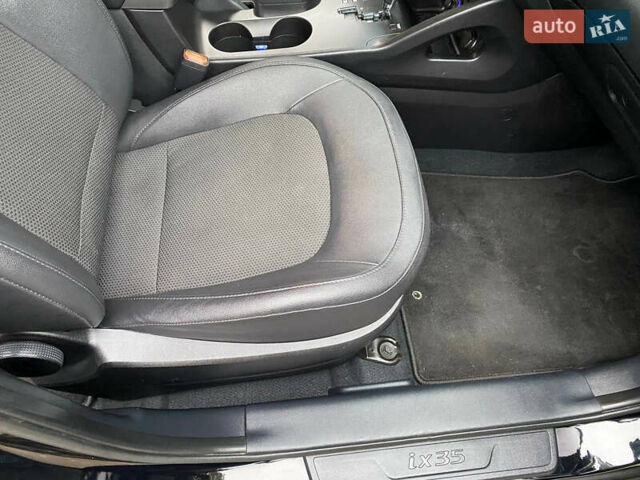 Чорний Хендай іх35, об'ємом двигуна 2 л та пробігом 160 тис. км за 15599 $, фото 90 на Automoto.ua