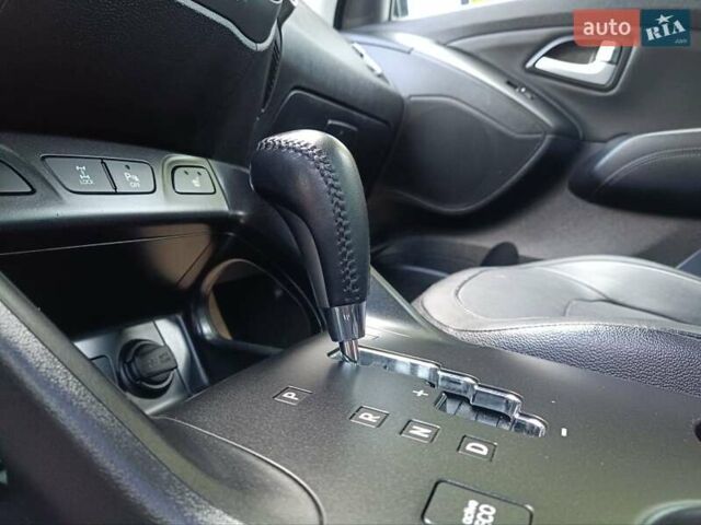 Черный Хендай их35, объемом двигателя 2 л и пробегом 207 тыс. км за 15750 $, фото 48 на Automoto.ua