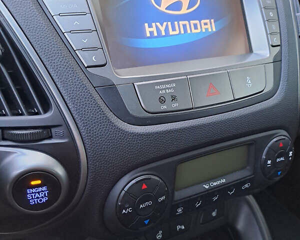 Черный Хендай их35, объемом двигателя 2 л и пробегом 173 тыс. км за 16500 $, фото 14 на Automoto.ua