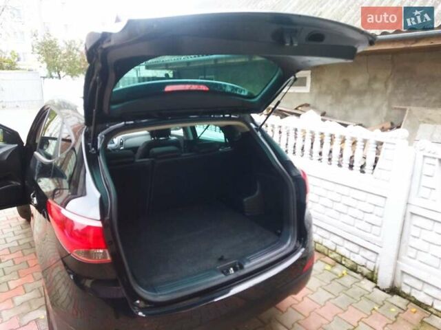 Черный Хендай их35, объемом двигателя 1.7 л и пробегом 252 тыс. км за 14900 $, фото 18 на Automoto.ua