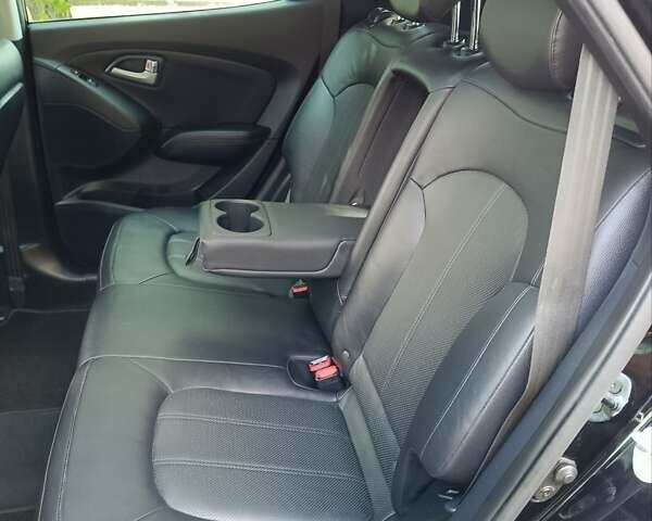 Черный Хендай их35, объемом двигателя 2 л и пробегом 207 тыс. км за 15750 $, фото 60 на Automoto.ua