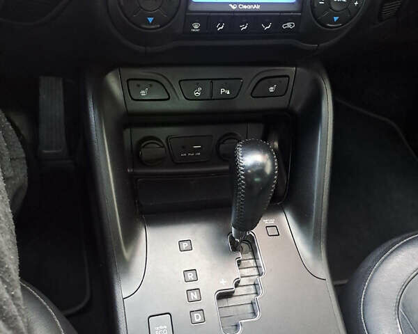 Черный Хендай их35, объемом двигателя 2 л и пробегом 173 тыс. км за 16500 $, фото 18 на Automoto.ua