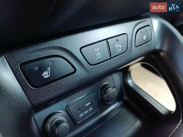 Черный Хендай их35, объемом двигателя 2 л и пробегом 207 тыс. км за 15750 $, фото 51 на Automoto.ua