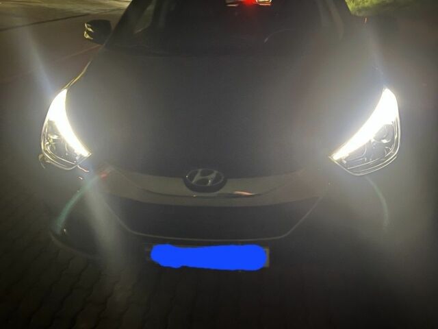 Черный Хендай их35, объемом двигателя 2 л и пробегом 140 тыс. км за 12700 $, фото 12 на Automoto.ua