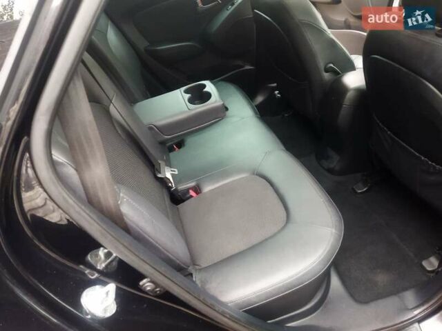 Черный Хендай их35, объемом двигателя 1.7 л и пробегом 252 тыс. км за 14900 $, фото 19 на Automoto.ua