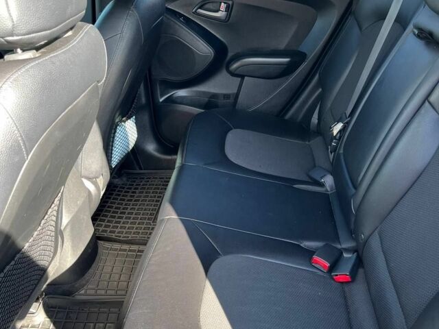 Черный Хендай их35, объемом двигателя 2 л и пробегом 140 тыс. км за 12700 $, фото 9 на Automoto.ua