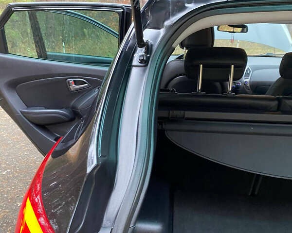 Чорний Хендай іх35, об'ємом двигуна 2 л та пробігом 160 тис. км за 15599 $, фото 85 на Automoto.ua