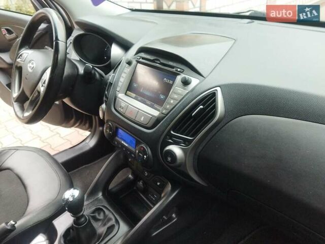 Черный Хендай их35, объемом двигателя 1.7 л и пробегом 252 тыс. км за 14900 $, фото 27 на Automoto.ua