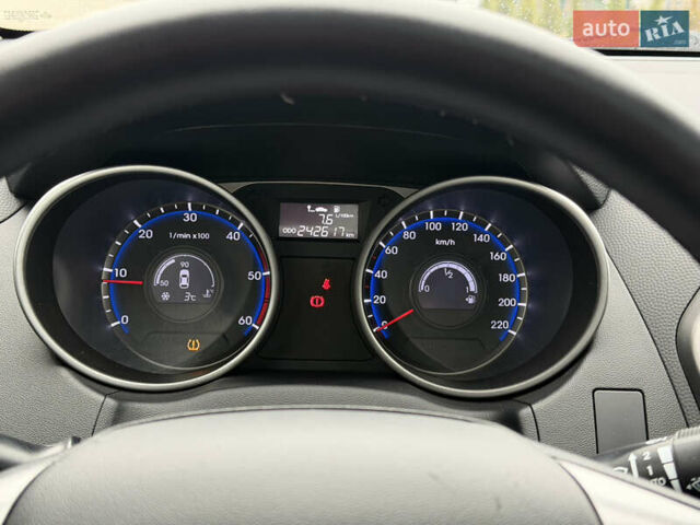 Чорний Хендай іх35, об'ємом двигуна 2 л та пробігом 240 тис. км за 15800 $, фото 41 на Automoto.ua