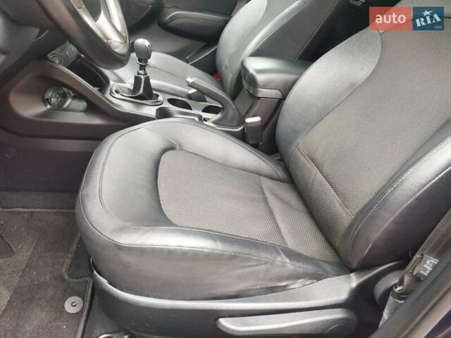 Черный Хендай их35, объемом двигателя 1.7 л и пробегом 252 тыс. км за 14900 $, фото 34 на Automoto.ua