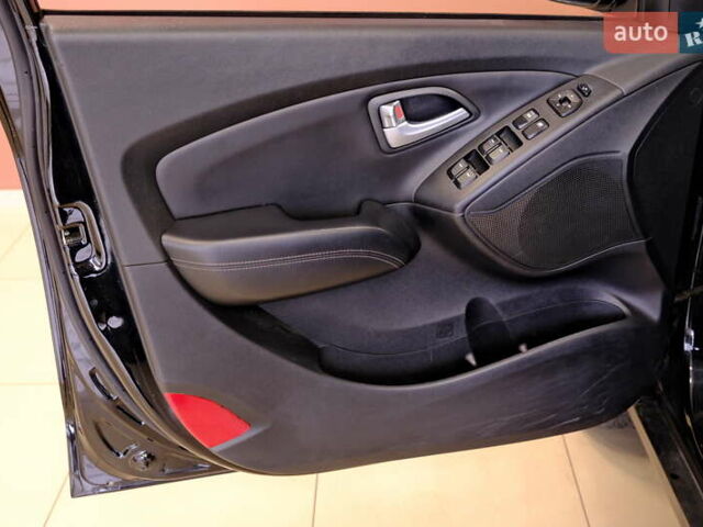 Черный Хендай их35, объемом двигателя 2 л и пробегом 182 тыс. км за 15500 $, фото 29 на Automoto.ua