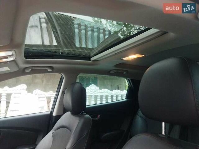 Черный Хендай их35, объемом двигателя 1.7 л и пробегом 252 тыс. км за 14900 $, фото 4 на Automoto.ua