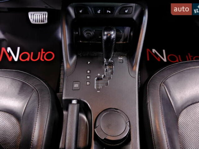 Черный Хендай их35, объемом двигателя 2 л и пробегом 182 тыс. км за 15500 $, фото 20 на Automoto.ua